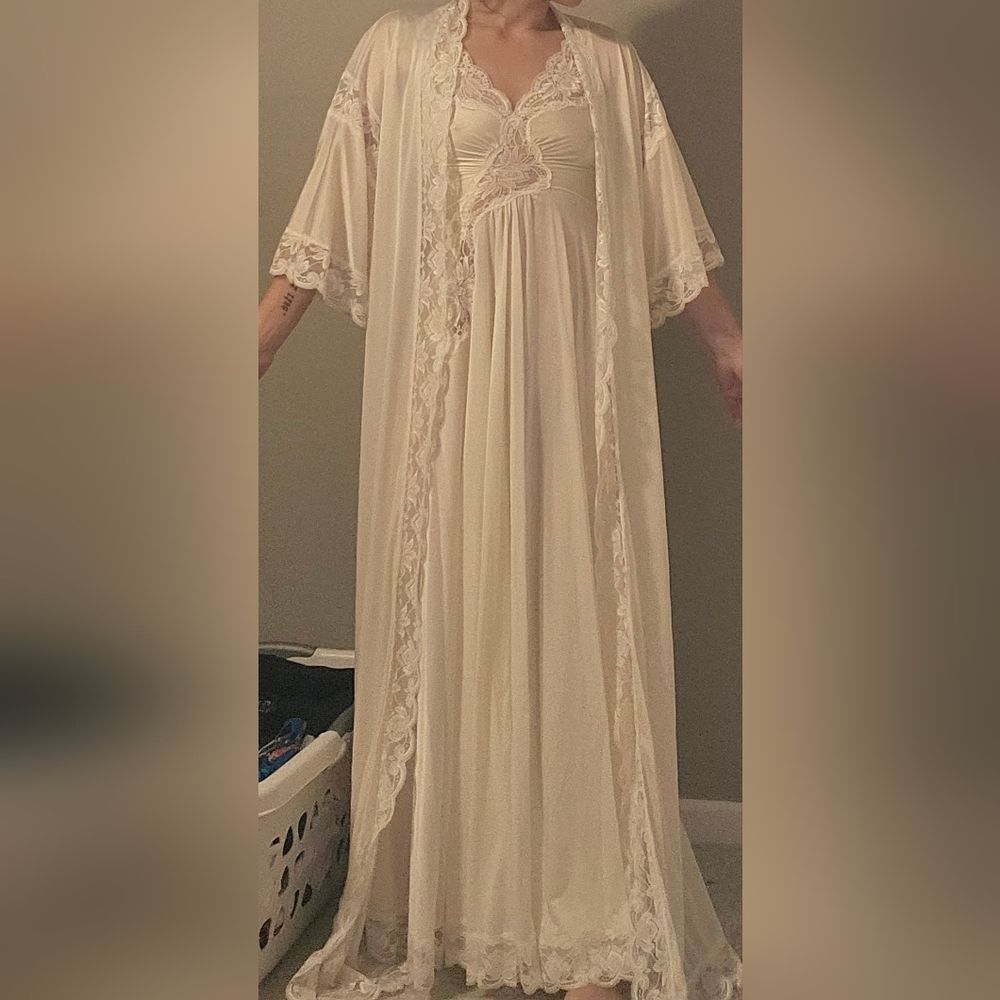 Vintage OLGA 2 Piece Nightgown And Robe Size P